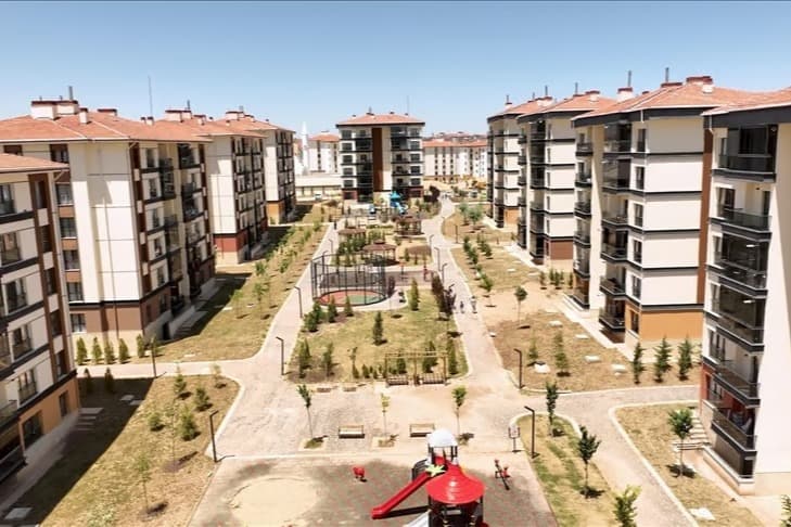Bakan Kurum: Deprem bölgesinde hak sahiplerinin yüzde 80'i konutuna kavuşuyor