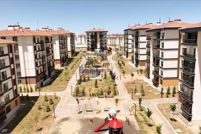 Bakan Kurum: Deprem bölgesinde hak sahiplerinin yüzde 80'i konutuna kavuşuyor