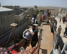 Binlerce Suriyeli evlerine dönmeye devam ediyor