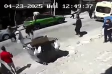 Zeytinburnu'nda bir vatandaş balkondan atladı