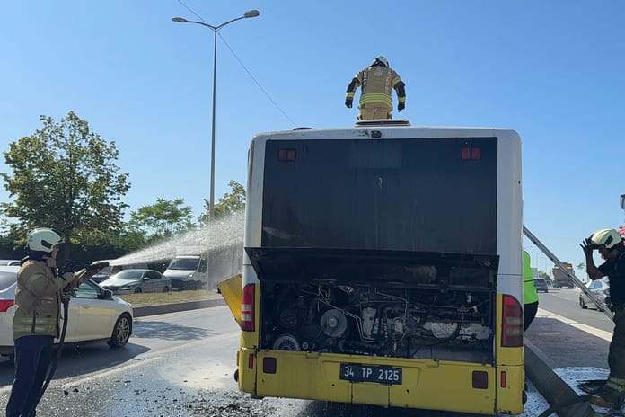 Bir İETT otobüsünde daha yangın çıktı