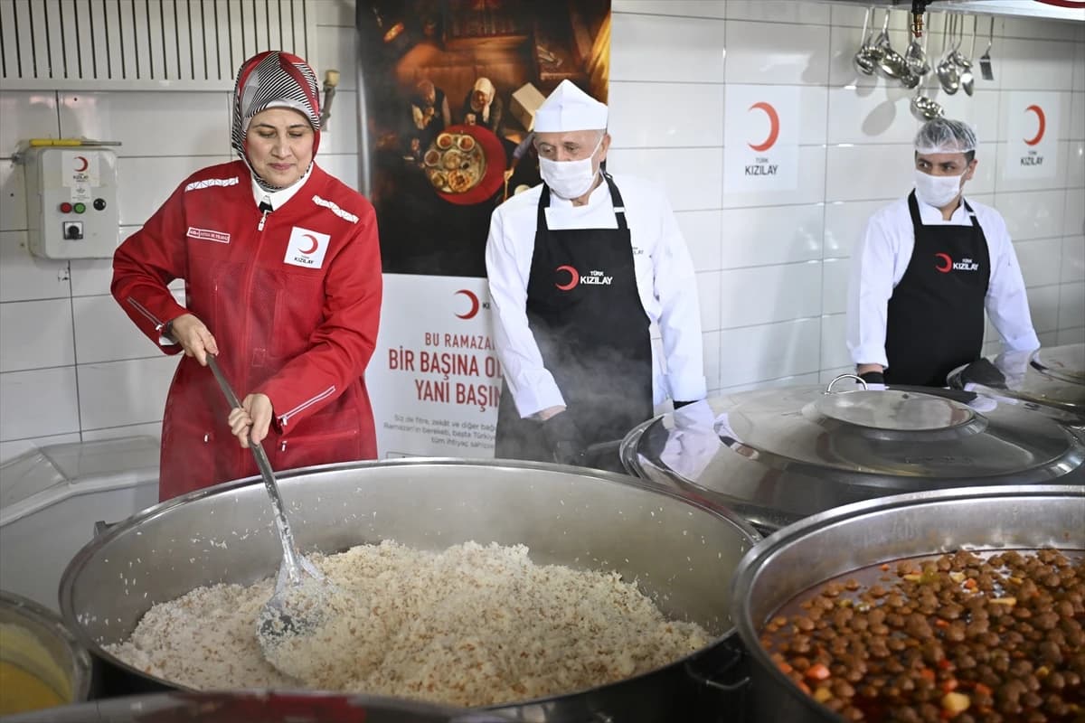 Türk Kızılay’dan Ramazan bereketi: 81 ilde günlük 60 bin kişiye sıcak yemek ulaştırılıyor
