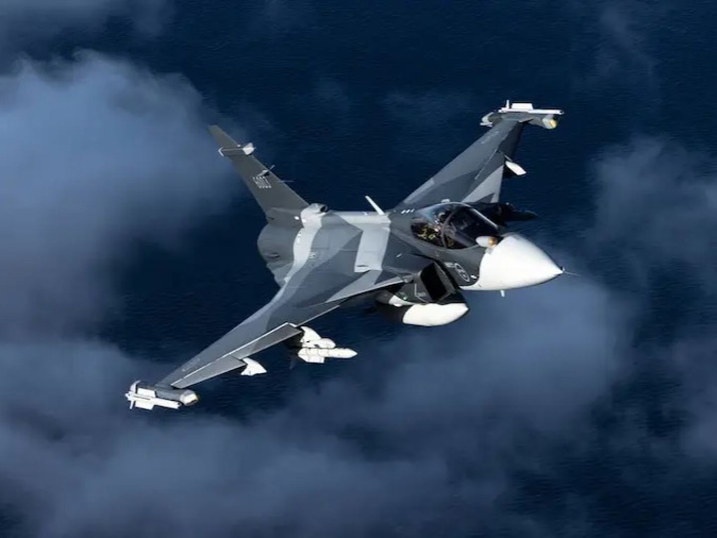 Kanada, F-35 siparişini azaltıp Gripen savaş uçağı alımını değerlendiriyor