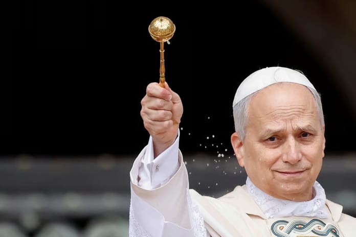 Papa 14. Leo resmen göreve başladı