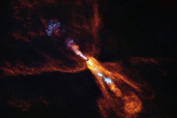 Gezegen doğumunun ilk anları yakalandı