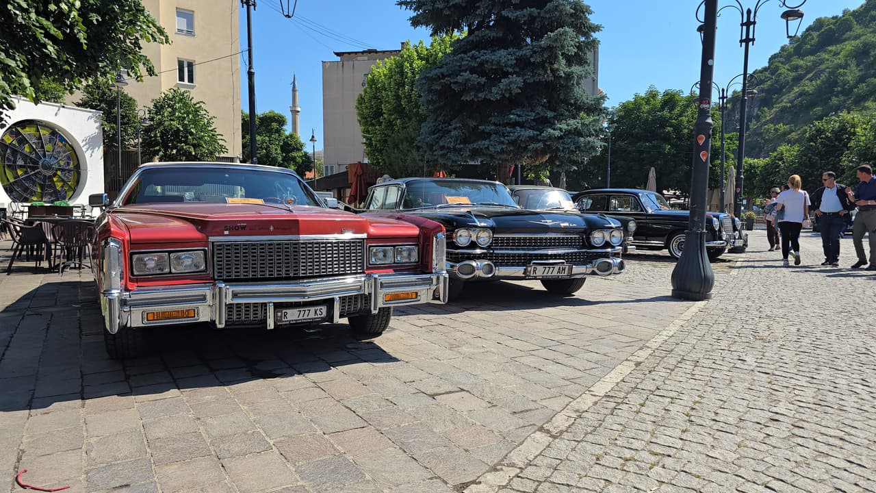 Kosova'da klasik otomobil festivaline büyük ilgi