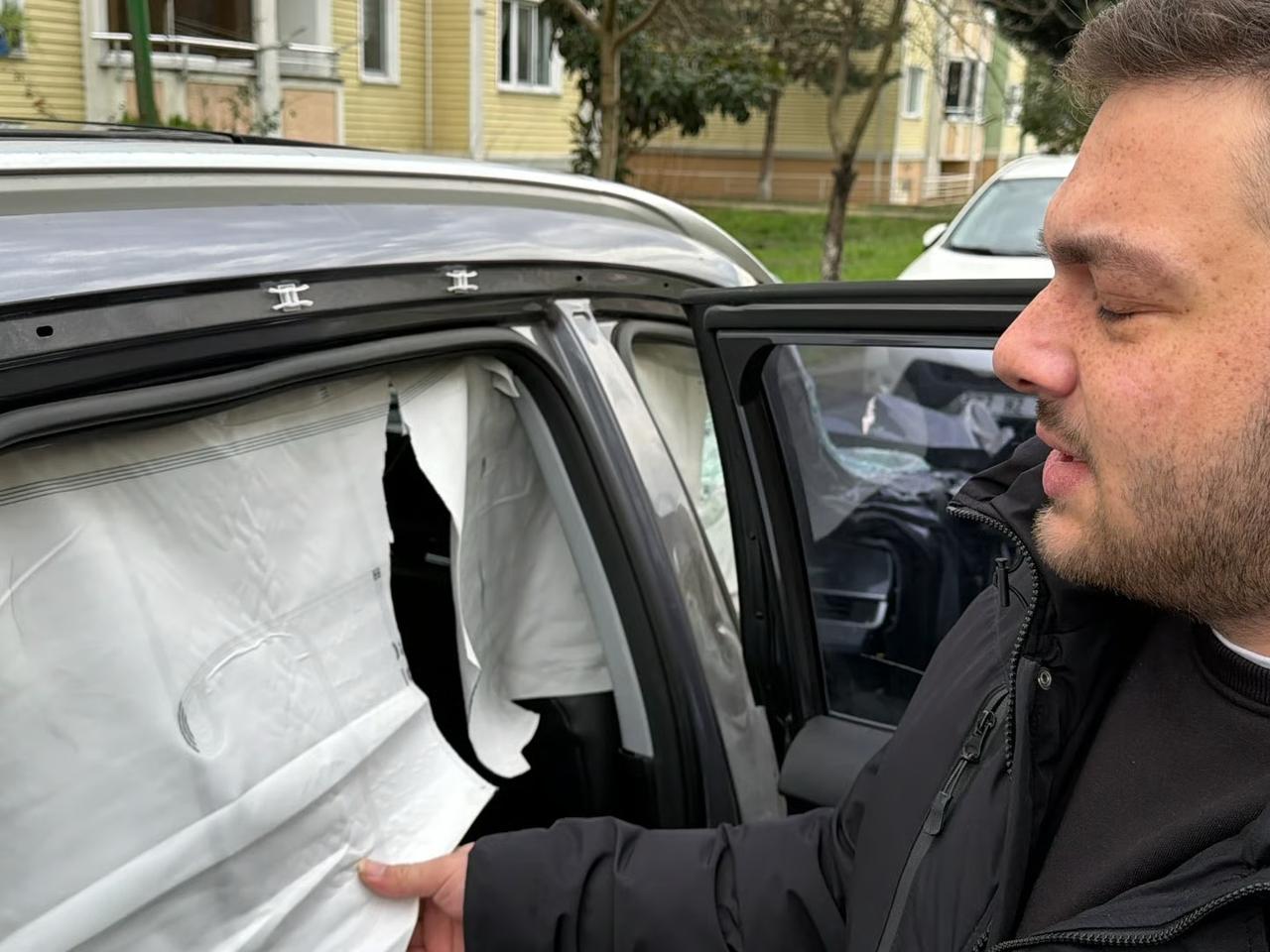 Sıfır kilometre araçta yırtık hava yastığı krizi