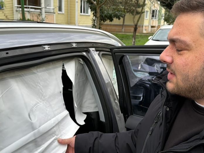 Sıfır kilometre araçta yırtık hava yastığı krizi