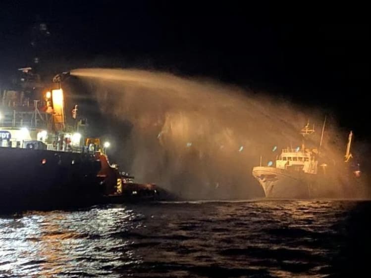 İsrail Sumud Filosu'nun ana gemisini vurdu