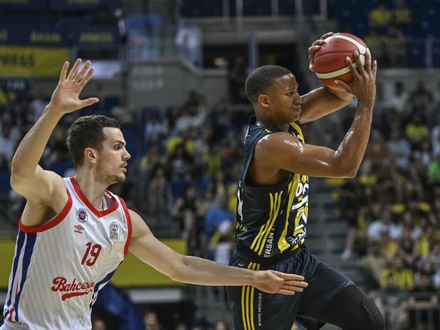 Basketbol Süper Ligi play-off yarı finalinde Fenerbahçe, ikinci maçı kazanarak seride durumu 2-0'a getirdi