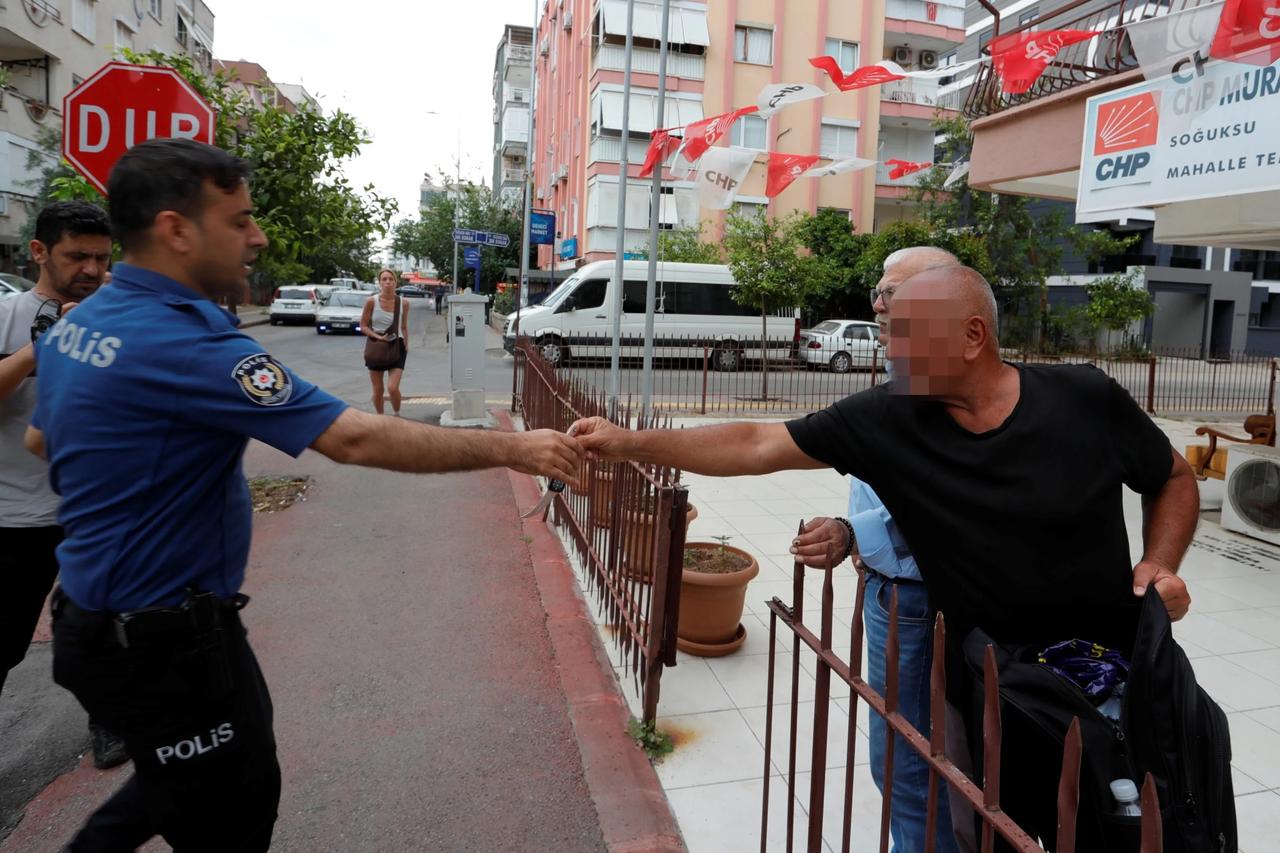 Kayıp saatini takip etti adres CHP temsilciliği çıktı