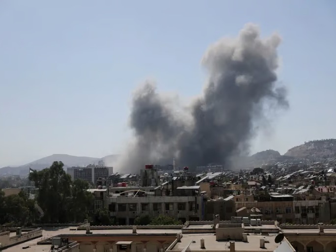 İsrail Dürzileri bahane edip Suriye'yi vurdu