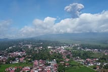 Endonezya'daki Marapi Yanardağ tekrardan faaliyete geçti