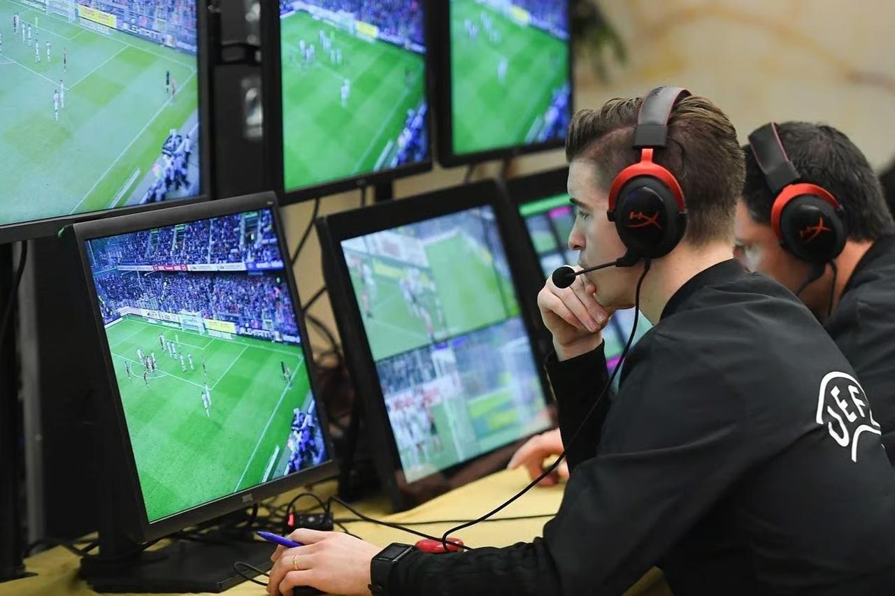 UEFA'dan yeni karar: 2026-2027 sezonunda VAR kurallarını değişiyor