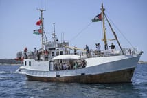 İsrail Gazze'ye yardım taşıyan Hanzala gemisine el koydu