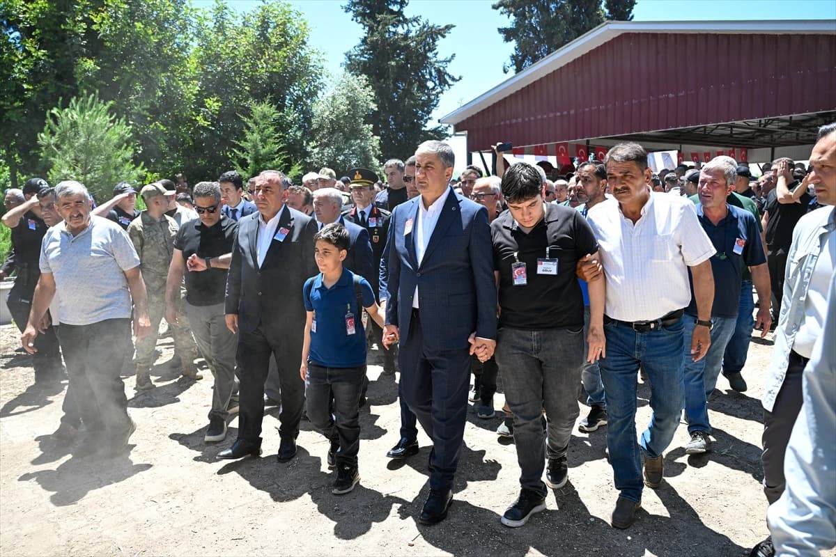 Trafik kazasında şehit düşen polis memuru son yolculuğuna uğurlandı