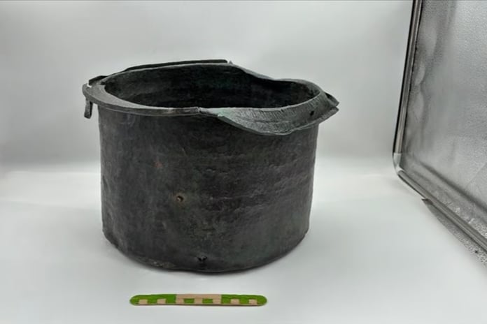 Pergamon Antik Kenti'nde 1400 yıllık bronz kazan bulundu