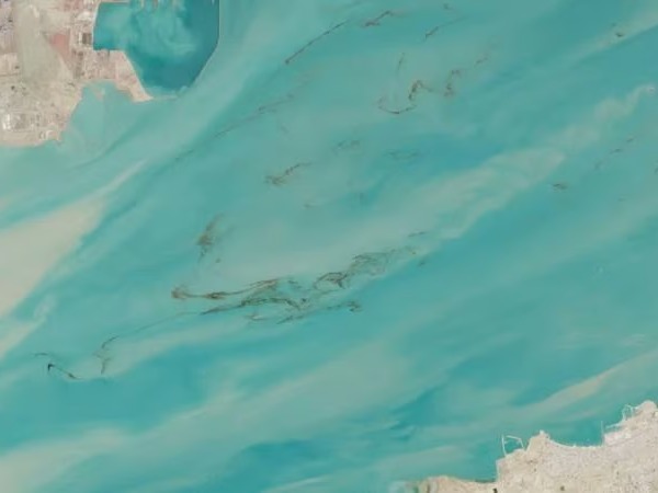 Körfez'deki petrol sızıntısı uydu görüntülerine yansıdı