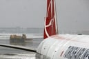 Kar İstanbul’a girdi: 100’ü aşkın uçak seferi iptal