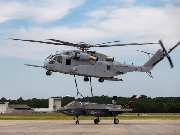 F-35B, CH-53K helikopteriyle 500 mil slingle taşındı