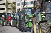 Yunanistan'da çiftçiler yolsuzlukları protesto ediyor