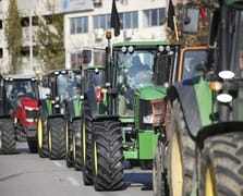 Yunanistan'da çiftçiler yolsuzlukları protesto ediyor