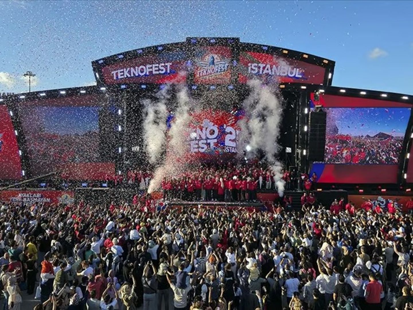 Geleceğin savunma sanayicileri TEKNOFEST'ten birincilikle döndü