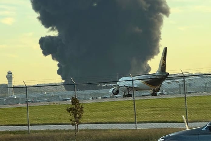 Kentucky'de kargo uçağı düştü: 7 ölü