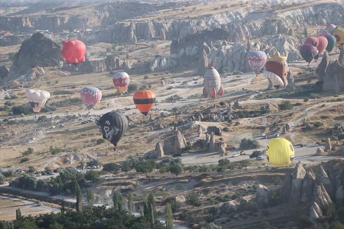 Balon festivali renkli anlara sahne oldu