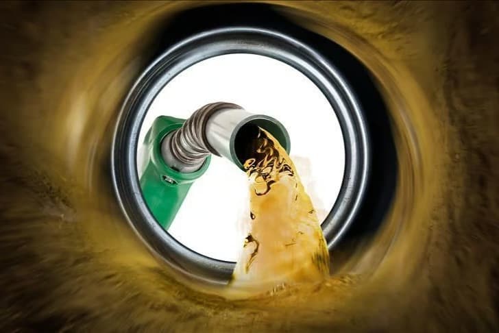 Petrol piyasası için 2027 yılı uyarısı: Trump'ın İran açıklaması ortalığı kızıştırdı, fiyatlar yükseliyor!