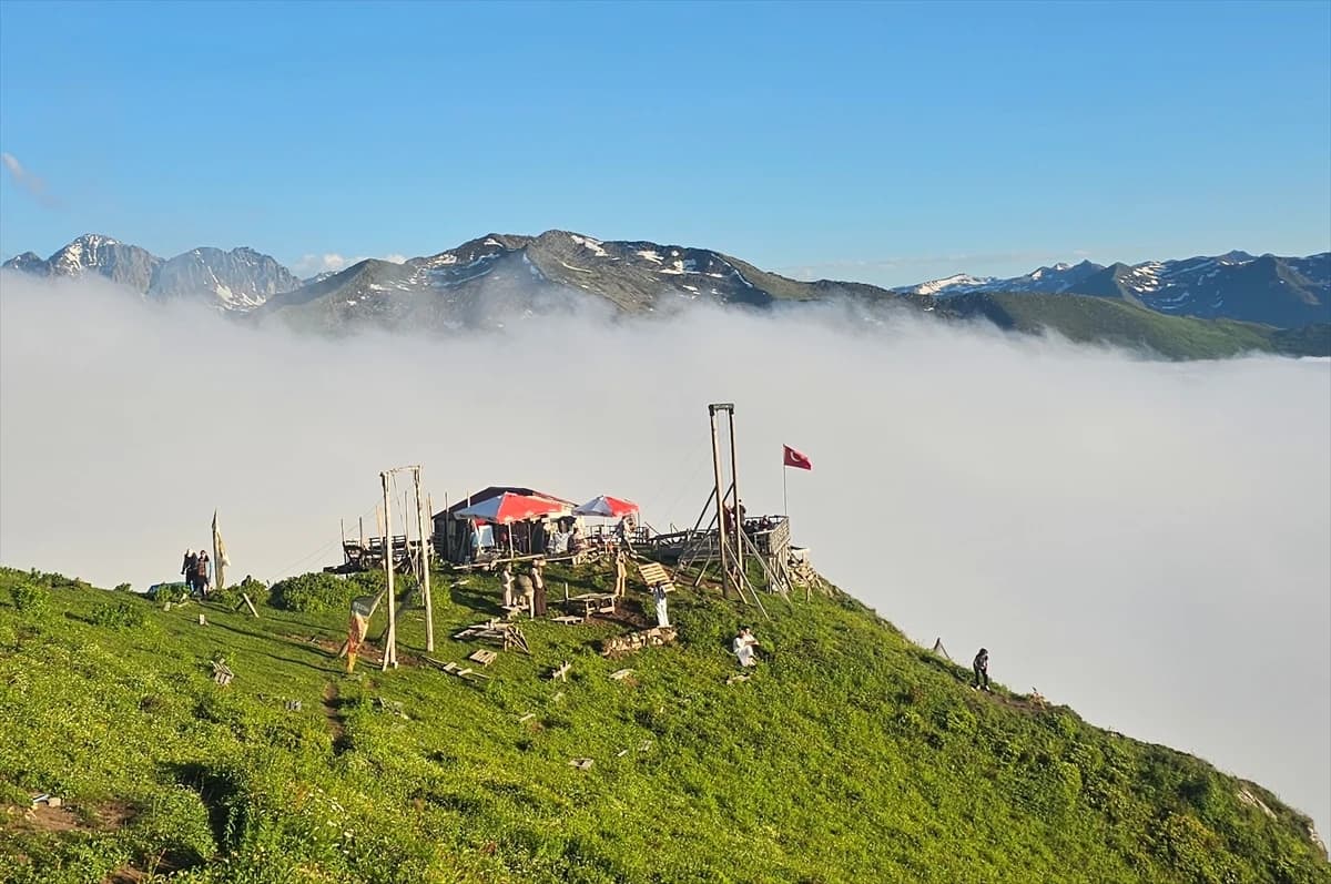 Rize'den gökyüzüne köprü: Huser Yaylası