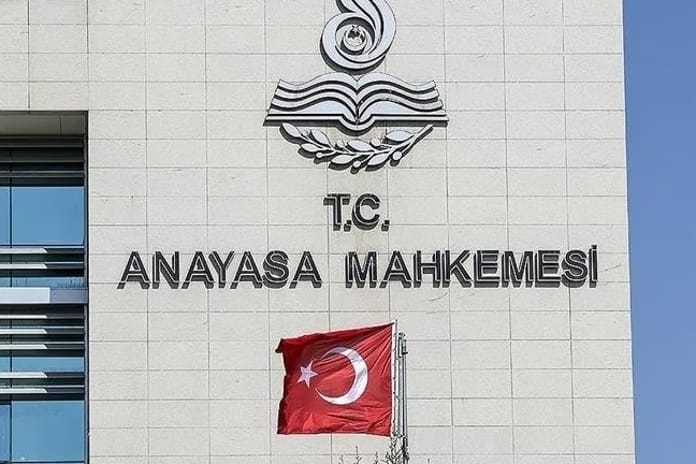 AYM'den hasta mahremiyetinde emsal karar: Hasta raporlarının anneye verilmesi suç sayıldı