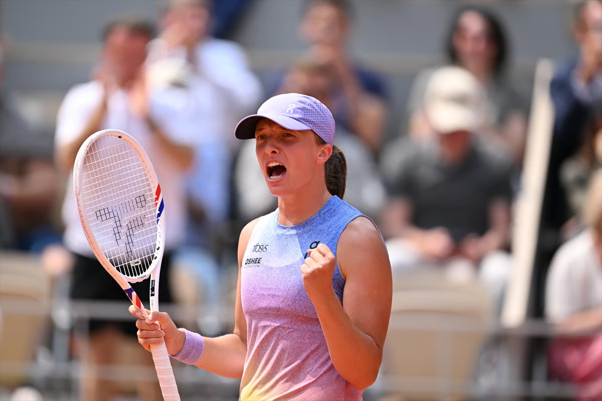 Son şampiyon Swiatek, yarı finalde Sabalenka'ya karşı