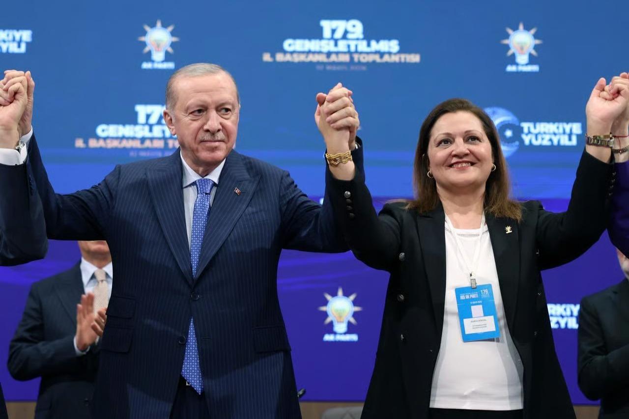 CHP'den istifa eden Burcu Köksal AK Parti'de! 