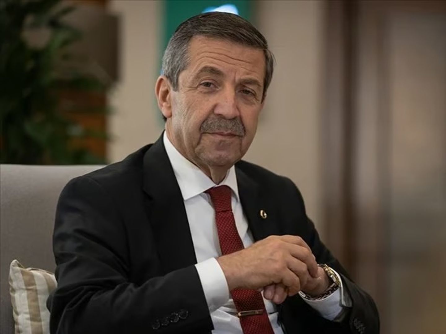 Ertuğruloğlu'ndan Türkiye'nin garantörlüğü tartışmasında net çıkış