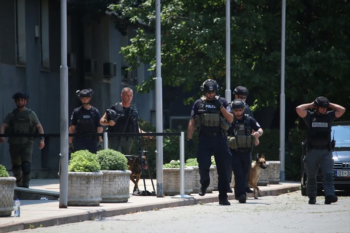 Bomba ihbarı yapılan Kosova Meclisi tahliye edildi