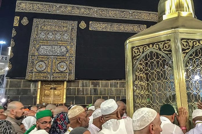 Kabe'nin örtüsü değiştirildi