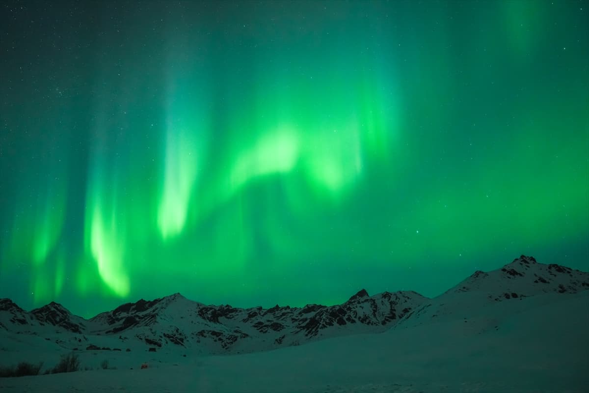 Alaska semalarında görsel şölen: Kuzey Işıkları görüntülendi