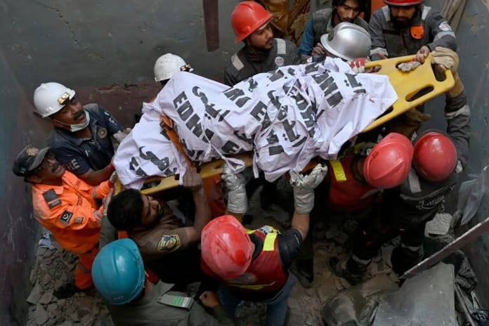 Pakistan'da bir binada patlama: 16 ölü, 14 yaralı