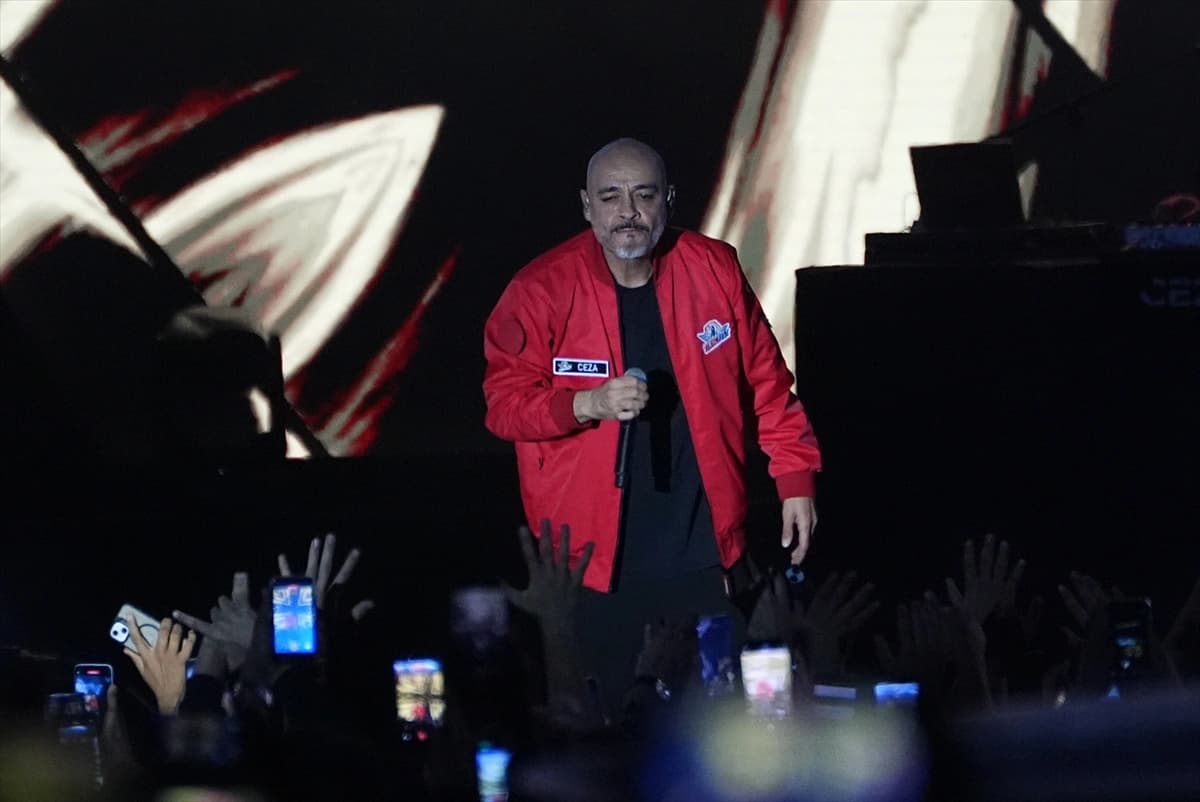 Ceza, TEKNOFEST Güneydoğu'da sahne aldı