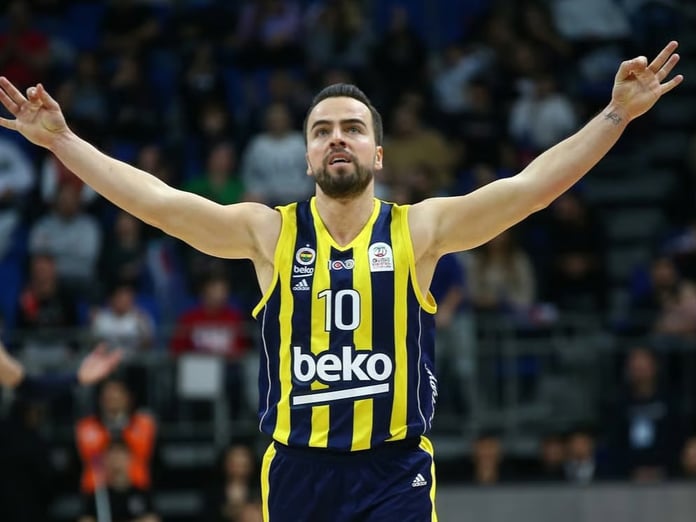 Fenerbahçe, kaptanı Melih Mahmutoğlu ile yola devam kararı aldı: Sözleşmesi 1 yıl uzatıldı