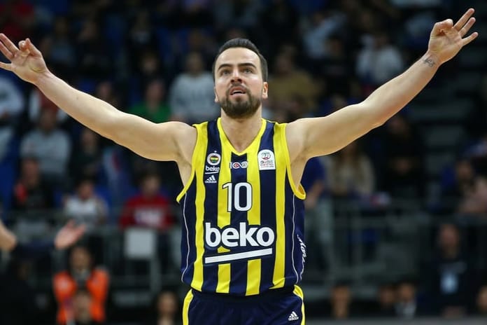 Fenerbahçe, kaptanı Melih Mahmutoğlu ile yola devam kararı aldı: Sözleşmesi 1 yıl uzatıldı