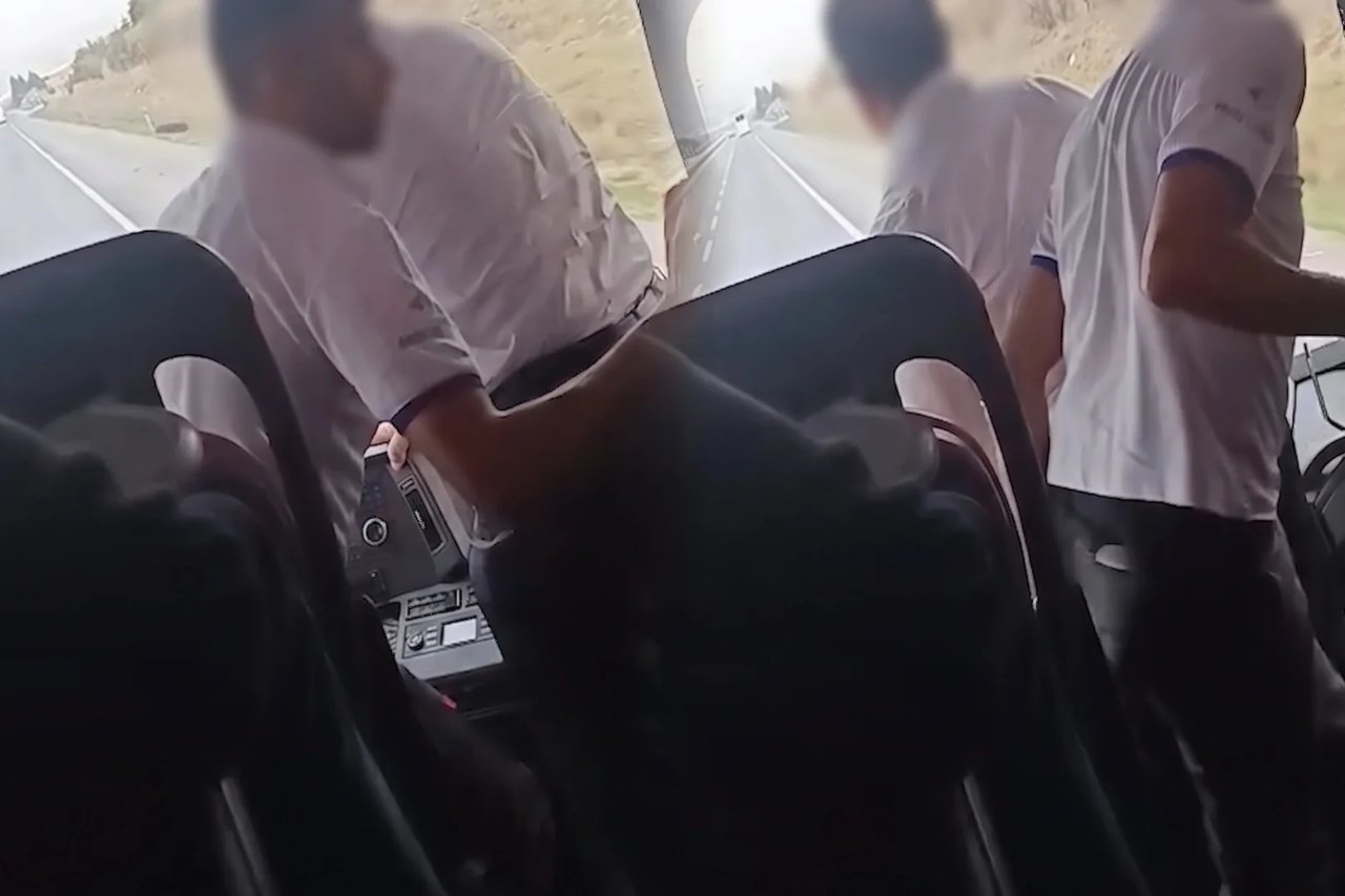 Seyir halindeki otobüste şoför değişimi yapıldı