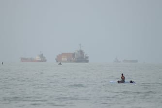 Iran and Oman in Talks to Reopen Strait of Hormuz Shipping