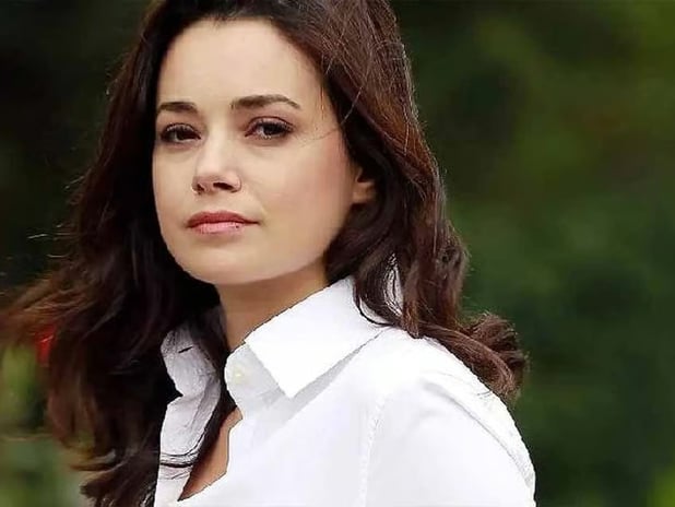 Oyuncu Özgü Namal kaza geçirdi: Kurtlar Vadisi'nin Elif'i hastaneye kaldırıldı