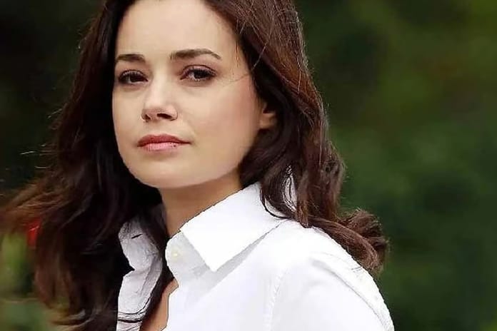 Oyuncu Özgü Namal kaza geçirdi: Kurtlar Vadisi'nin Elif'i hastaneye kaldırıldı