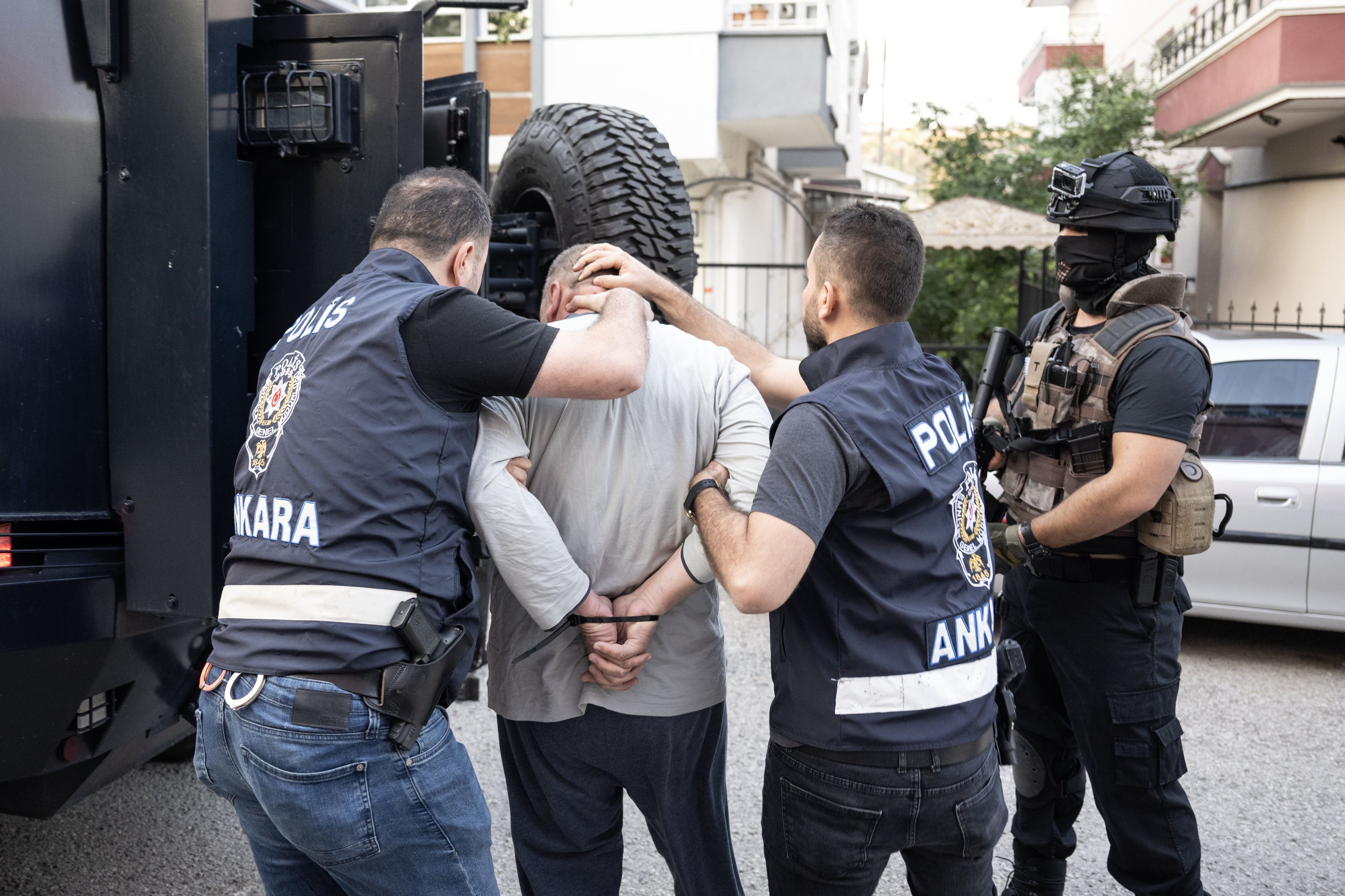 Jandarma'dan FETÖ'ye 30 ilde operasyon 65 tutuklu