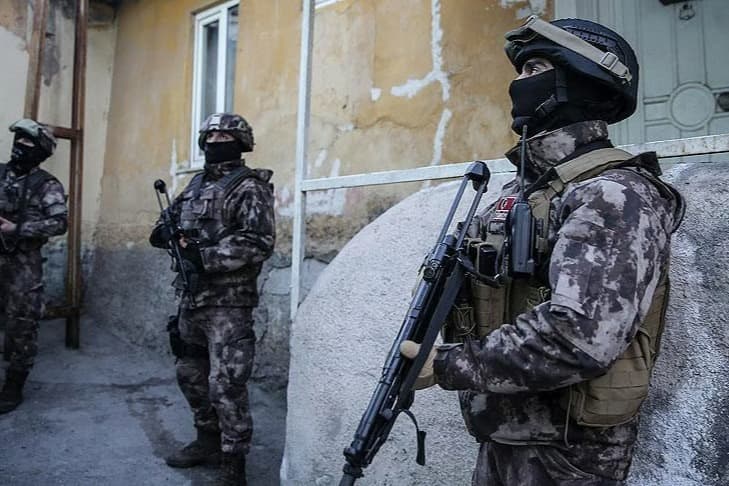 FETÖ'ye 37 ilde operasyon