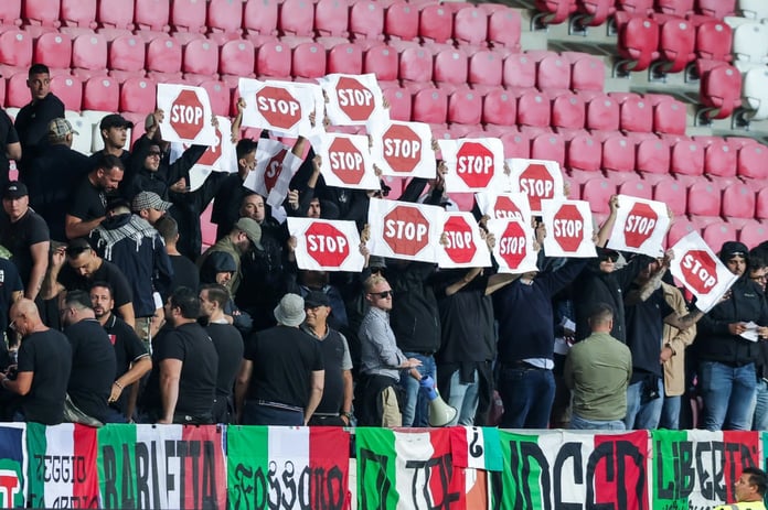 Saha içinde 9 gol, tribünlerde protesto: İtalyan taraftarlar İsrail'i protesto etti