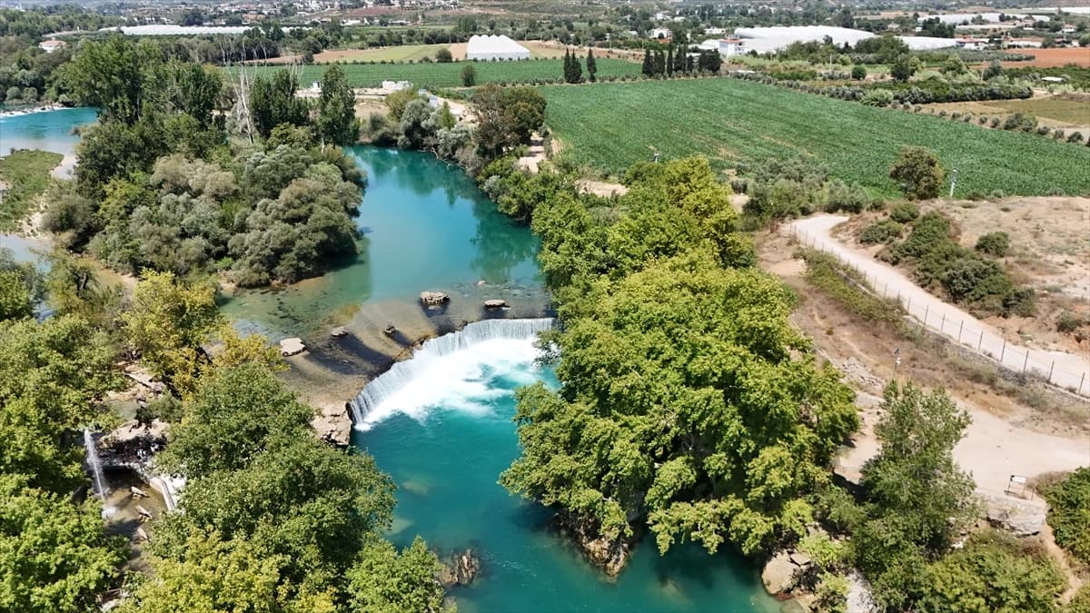 Manavgat Şelalesi yerli ve yabancı turistlerin odak noktasında